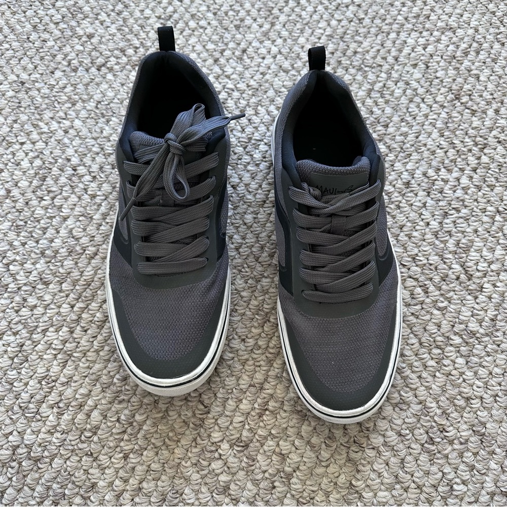 Maui & Sons men’s Sneakers size 9.5 low top lace up